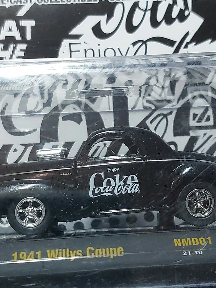 M2 Machines 1/64 🇨🇵Coca-Cola 1941 willys coupe GASSER - - Photo 3/4