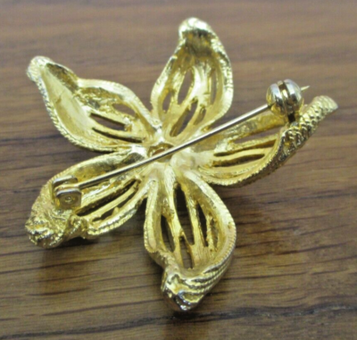 Grande Broche élégante couleur or perles nacrées blanc unique bijou