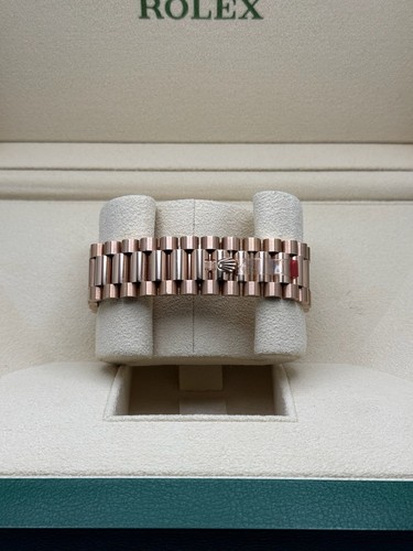 Rolex Day-Date 40 Eisenkiesel Baguette Dial 228235 - 2021 - Picture 7 of 7