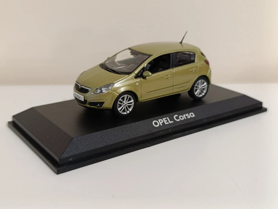 1:43 Norev Opel Corsa D - 5 Door VERY RARE - No Minichamps , Solido , IXO , - Immagine 2 di 3