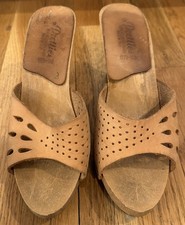 Vintage 1970 s Pretties High Heel Slide Sandal Tan Suede Cut Out US 9 Italy 40