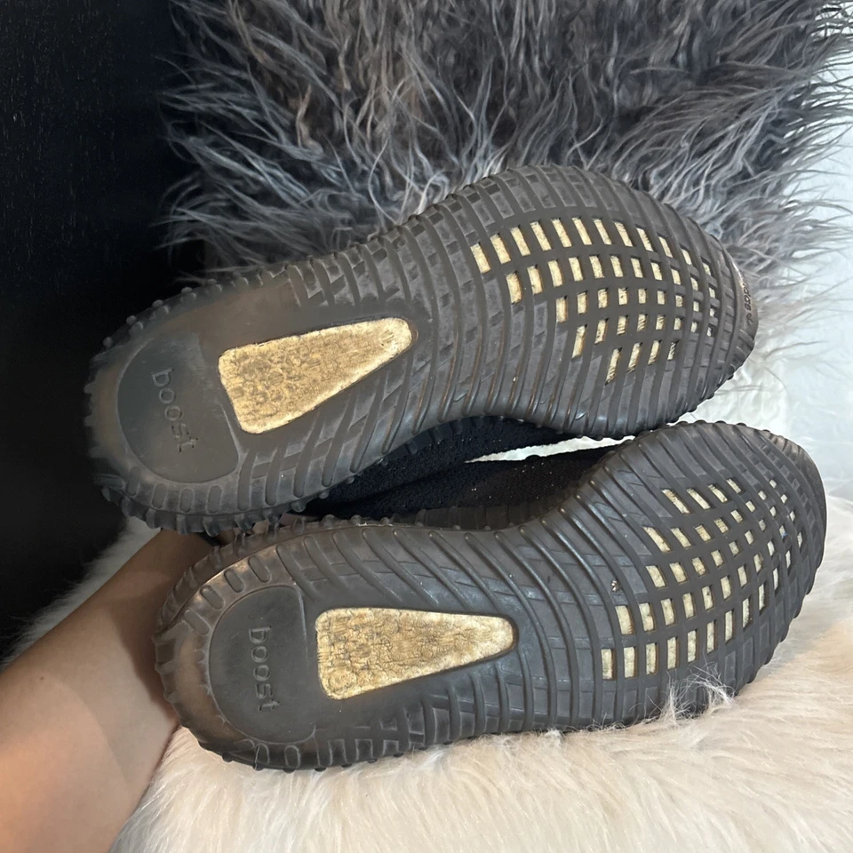 Talla 11 - Adidas Yeezy Boost 350 V2 Low Oreo Foto 4 de 4
