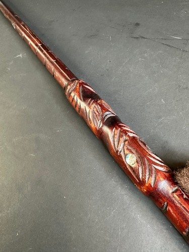 Old New Zealand Carved Wooden Walking Stick with inlaid Paua Shell - Picture 6 of 6