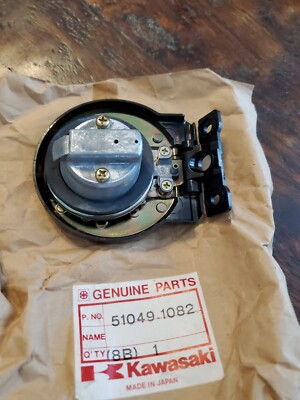 1983-1985 Kawasaki Ninja ZX1100 550 750R EX305 Fuel Gas Tank Cap 1983-1985 Kawasaki Ninja ZX1100 550 750R EX305 Fuel Gas Tank Cap