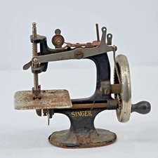 Antique Singer Model 20 Miniature Sewing Machine Cast Iron USA Circa 1910s