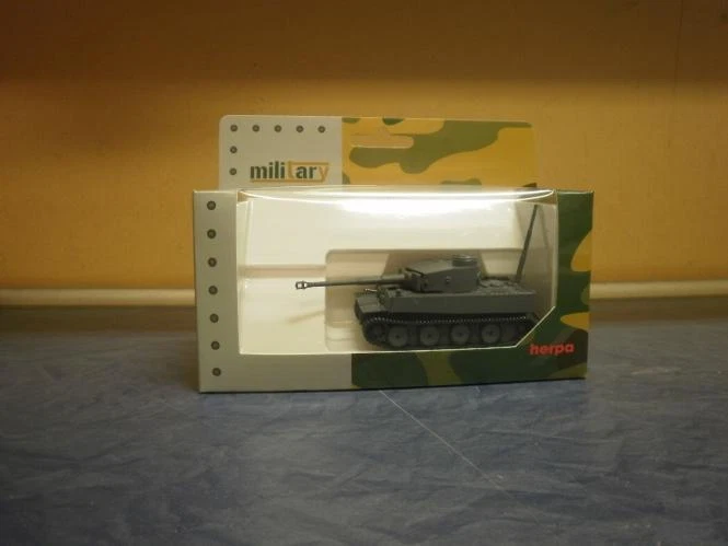 Herpa Military Kampfpanzer Tiger Prototyp Nr. V1 mit zusätzll Panzerung+Schnorch - Bild 1 von 1