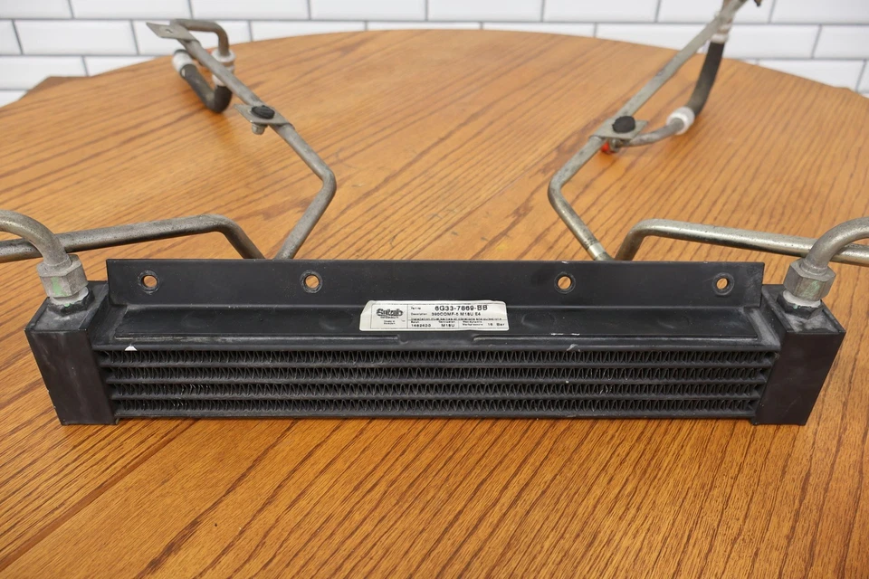 Aston Martin V8 Vantage 2010 transmisión enfriador de aceite Foto 2 de 4