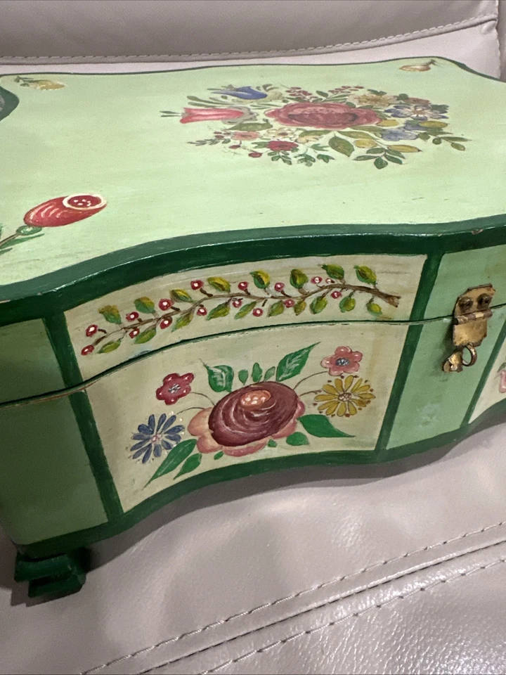 VTG Hand-Painted Wooden Jewelry Box – USA Folk Art Floral Chest 1970s 14”x12”x6” - Image 3 of 4