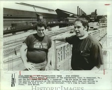 Press Photo Ronald Weisen, Steelworkers union, with James Von Dreele, Pittsburgh