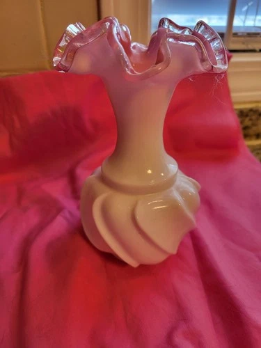 Fenton Jamestown Pink Wavecrest Ruffled 6 Inch Vase