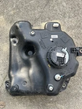 AUDI Q5 8R 3.0 TDI ADBLUE DEF DIESEL EXHAUST FLUID PUMP TANK 8R0131877