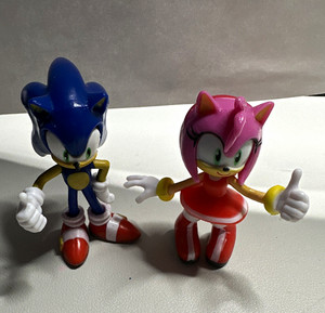 SEGA Sonic the Hedgehog & Amy Rose 2pc Plastic Figure Lot, Forever Clever