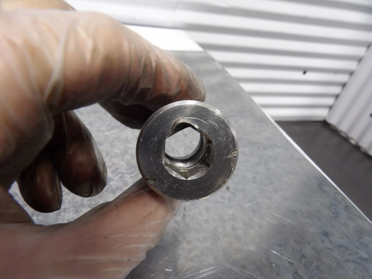 04-05 Kawasaki Ninja ZX10R front axle end cap nut 92152-0090 04-05 Kawasaki Ninja ZX10R front axle end cap nut 92152-0090