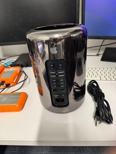 Mac Pro - Late 2013 - 12-Core Xeon E5 - 1TB Storage - 64GB RAM - Afbeelding 3 van 6
