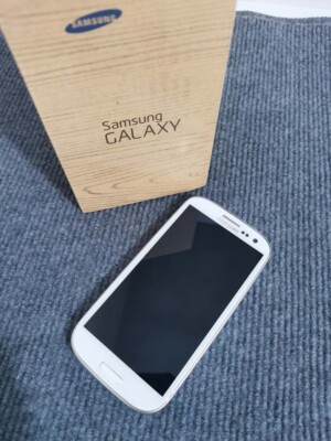 Samsung Galaxy S3 (GT-i9300) Android 16GB 3G Unlocked 4.8