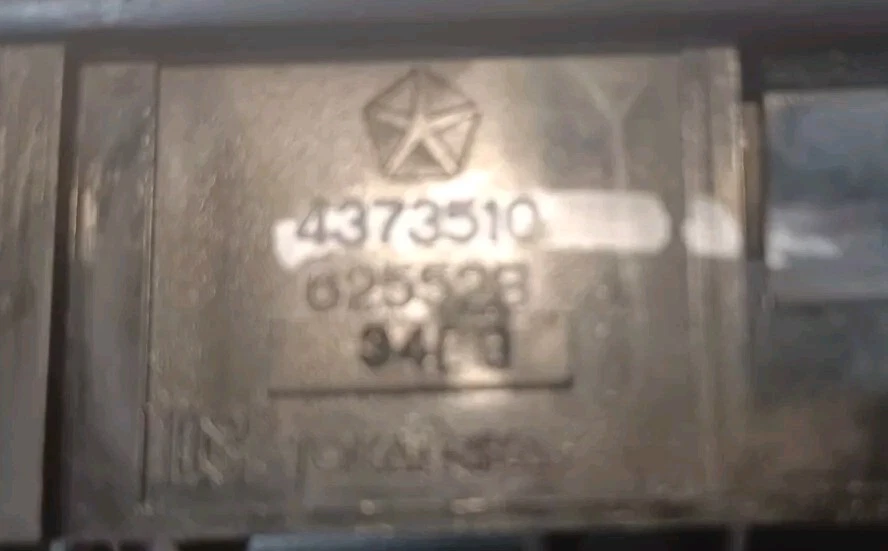 Chrysler Lebaron 1992 convertible techo techo interruptor botón con moldura OEM 4373510 enchufe Foto 4 de 4