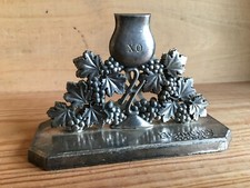 Porte menu Cognac Hennessy XO en métal argenté.