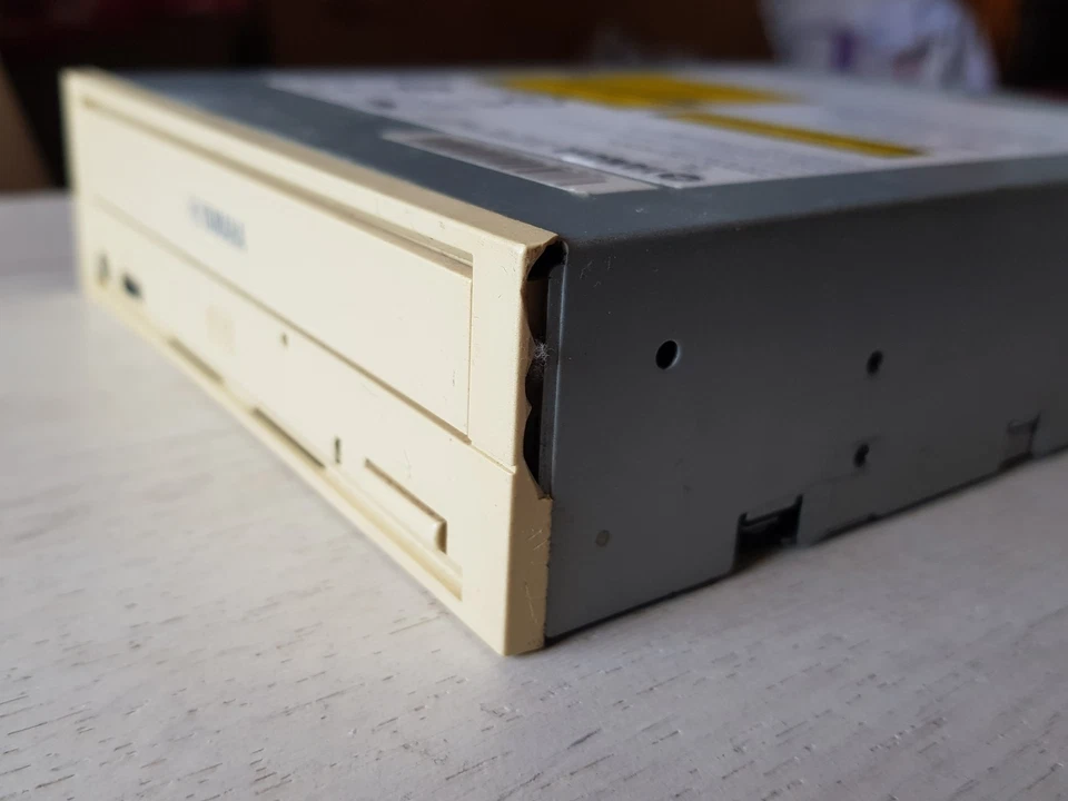 Yamaha CRW-F1  Burn audio discs at 1x speed ! - Image 3 of 4