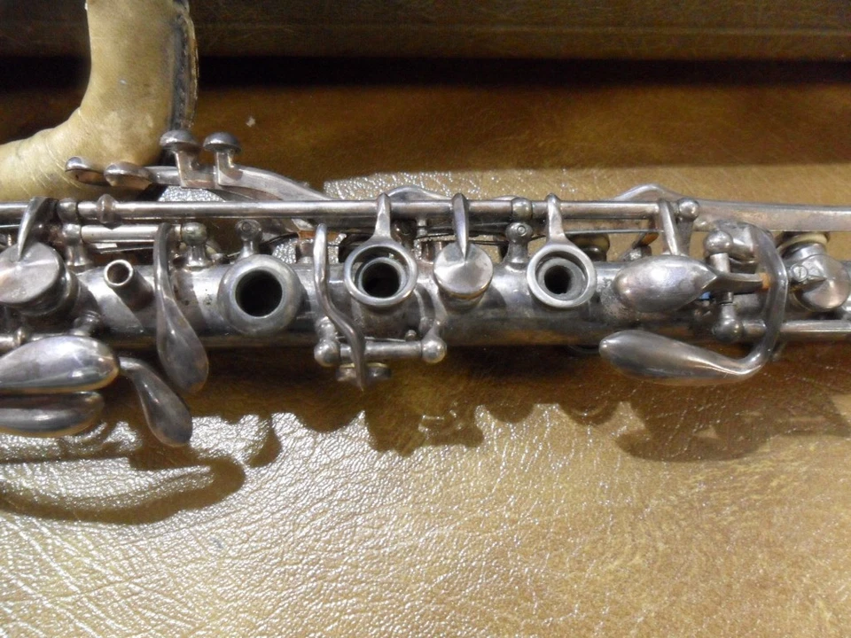 Clarinete Holton Metal Elkhorn Collegiate Silver Plate en estuche Holton.  USA Foto 3 de 4