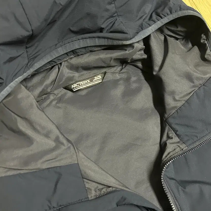Arc'teryx Atom LT Hoodie Black Sapphire XL Outdoor Jacket thumbnail 7