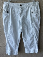 Chico's White Capris Size 2.5 Womens Crop Pants Pockets Button Embellishment