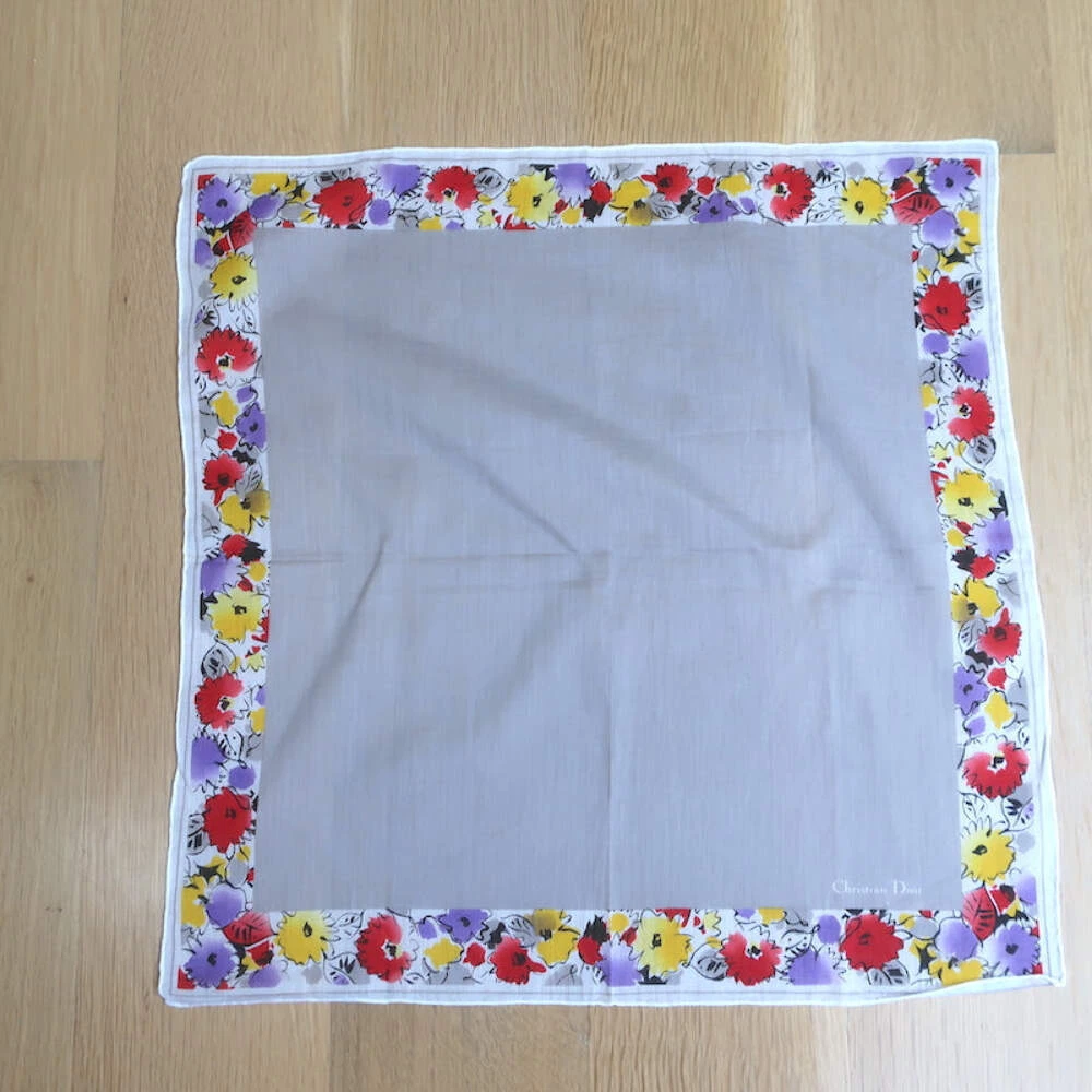 Foulard carré Christian Dior gris clair imprimé floral coton