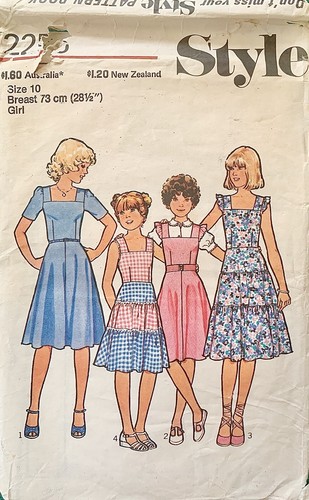 STYLE 2256 1970’s Dress & Overdress Sewing Pattern. Size 10 - Chest 73 cm.