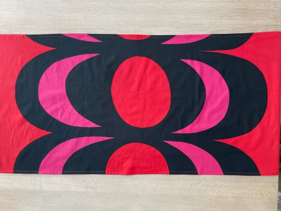 Roter Marimekko Kaivo Stoff Tischläufer, geometrische Gardine Panel oder Tisc... - Bild 3 von 4