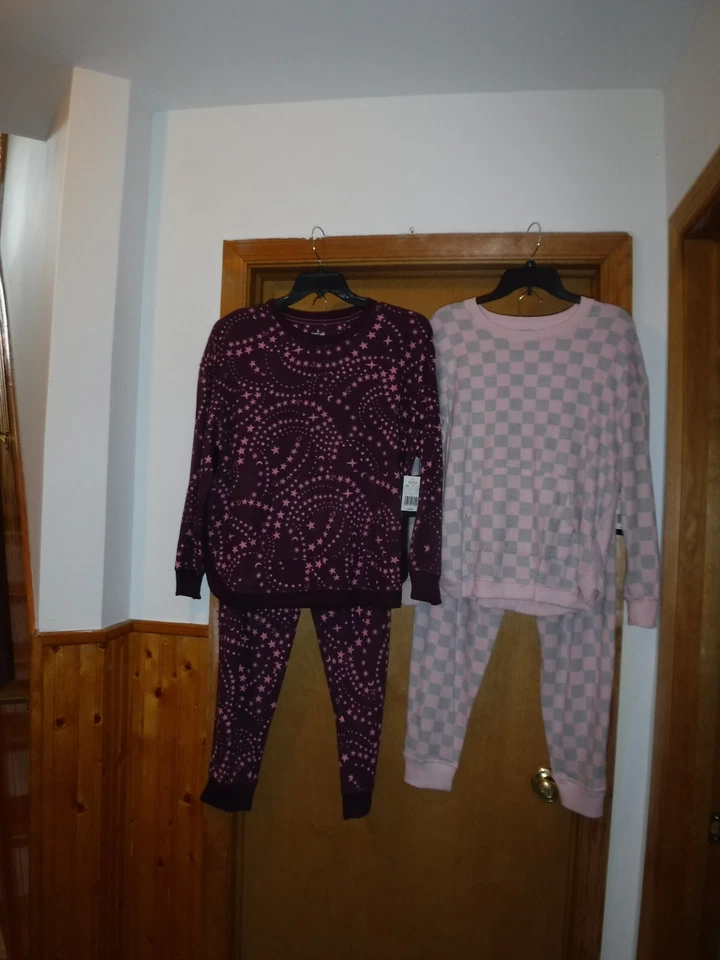 Women's 2 Piece Pajama Set .XL,LG,Cuddl Duds,Light Pink Grey,Burgundy Pink Stars - Image 3 of 4