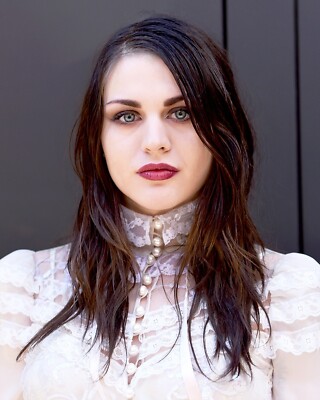 SEXY FRANCES BEAN COBAIN 8x10 PHOTO *