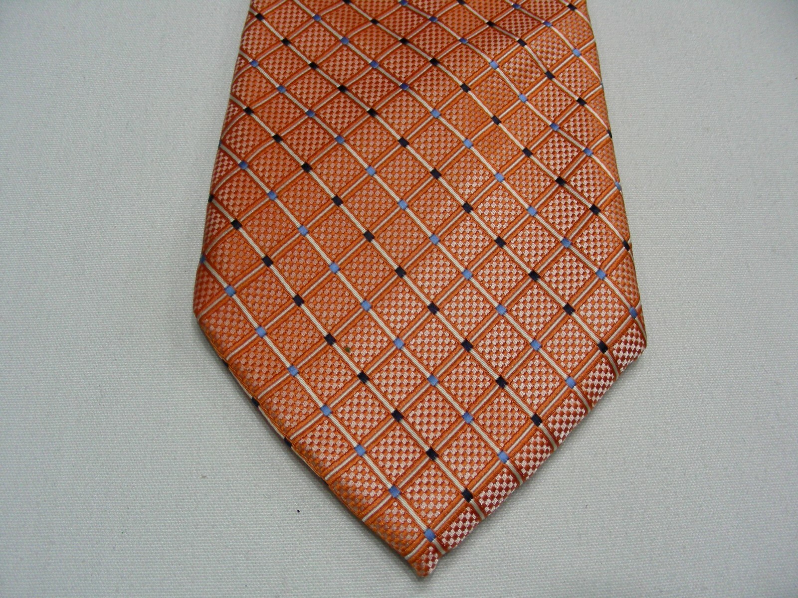 IZOD - ORANGE GEOMETRIC PATTERNED - POLYESTER NEC… - image 1