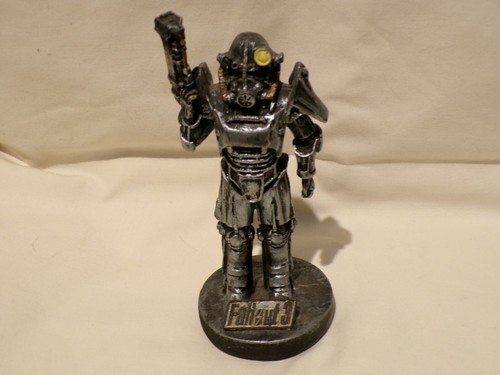 Fallout 3: Collector’s Edition Brotherhood of Steel Statue – Figurine – Used