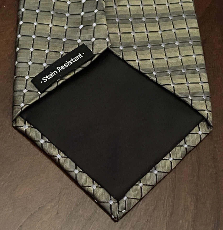 Van Heusen Green Hand Made 100% Silk Men’s Neck Tie Made In China - Image 2 of 4