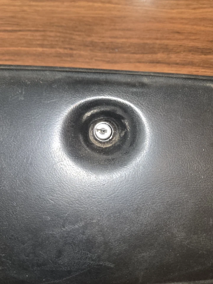 Dodge Pickup Truck D100 W100 1975-1980 guantera tablero negro OEM Ramcharger Foto 3 de 4