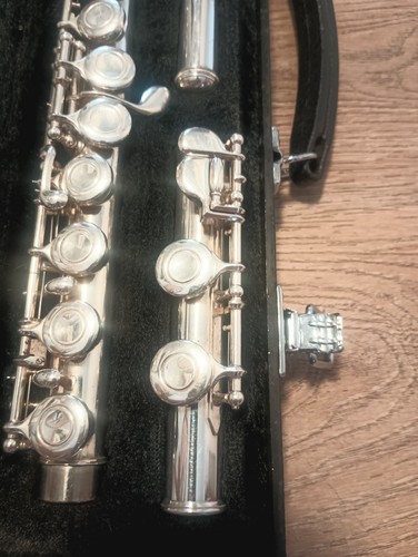 Yamaha Silver / Nickel 225SII Flute With Case - Picture 7 of 12