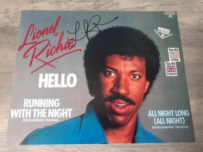 LIONEL RICHIE SIGNED 10 X 8 HANDSIGNIERTES ATEMBERAUBENDES '' HALLO '' FOTO....ECHT