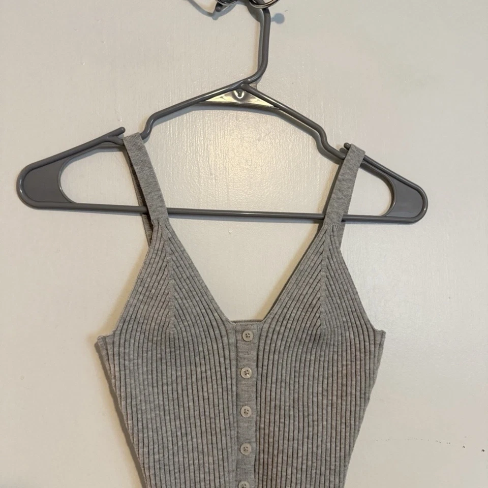 Aerie 灰色罗纹短款毛衣背心,中等尺寸,有弹性 — 第 4/4 张图片