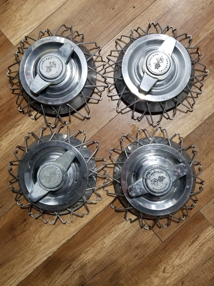 (4) 1956-62 雪佛兰科尔维特轮毂盖 — 第 2/3 张图片