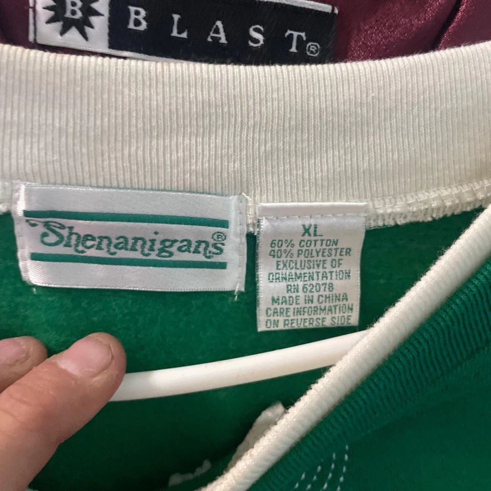 Shenanigans XL Verde Navidad Pingüino Esquí Sudadera Bordada Foto 2 de 4