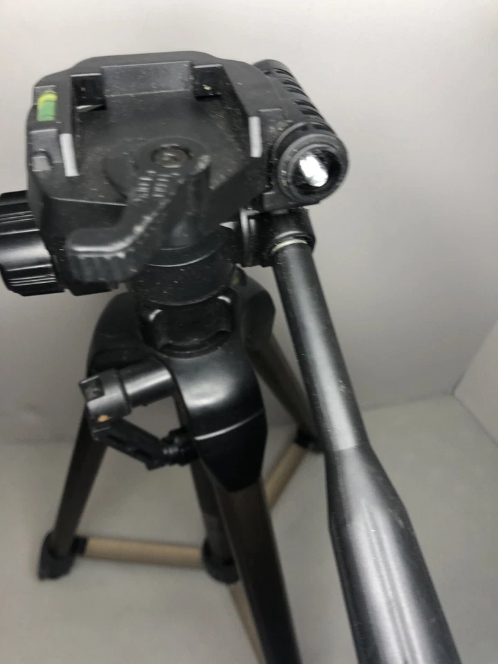 DYNEX DX-TRP60 TRI-POD WITH CARRYING BAG - LIGHTWEIGHT - CAMERA / MOVIE CAMERA - Image 2 of 4