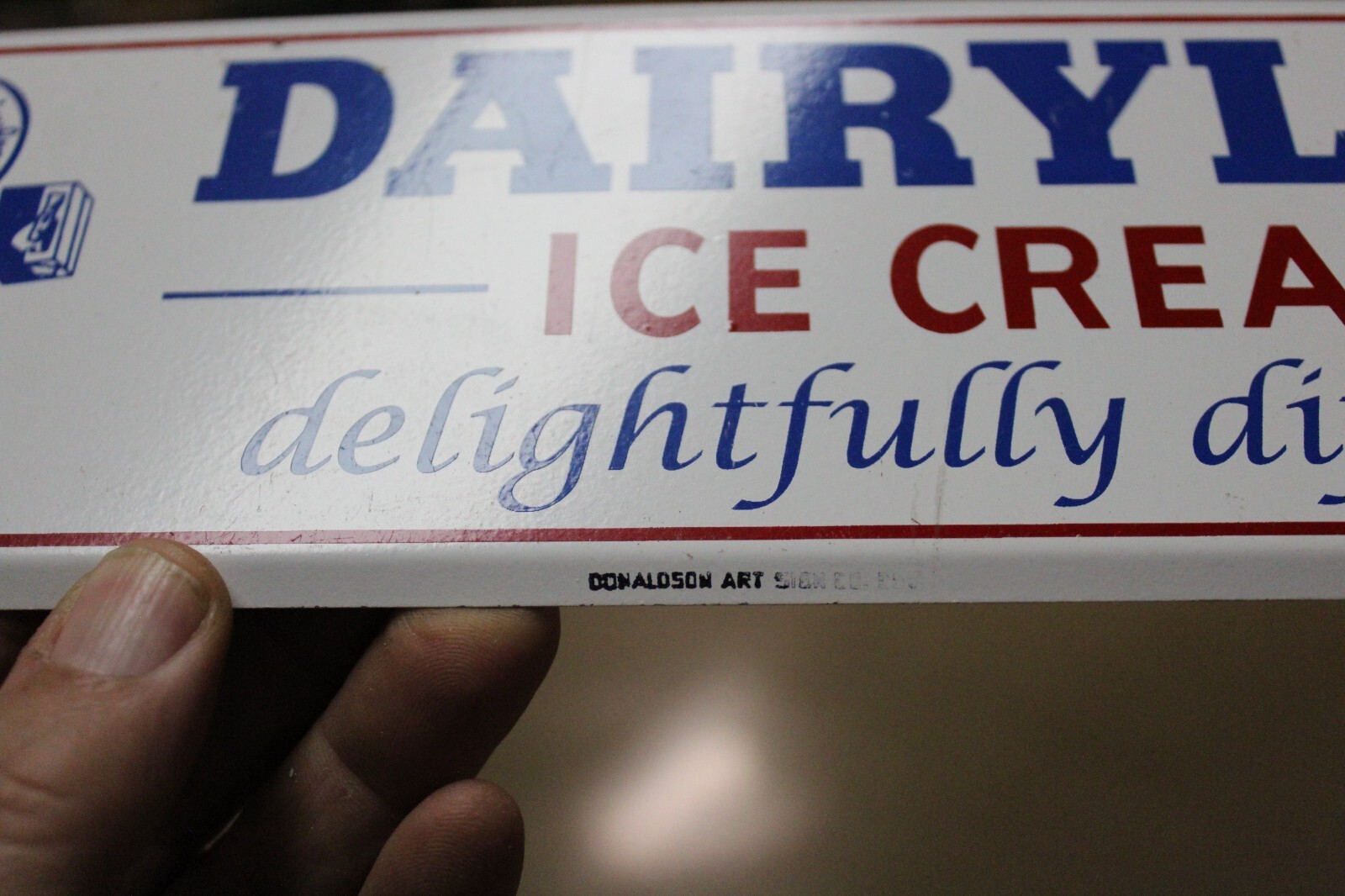 RARE 1950s DELIGHTFUL DAIRYLEA ICE CREAM STAMPED PAINTED METAL SIGN
