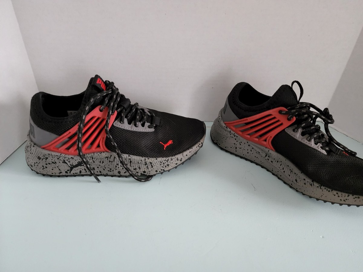 KIDS SZ PUMA RUNNING SHOES black/red preowned