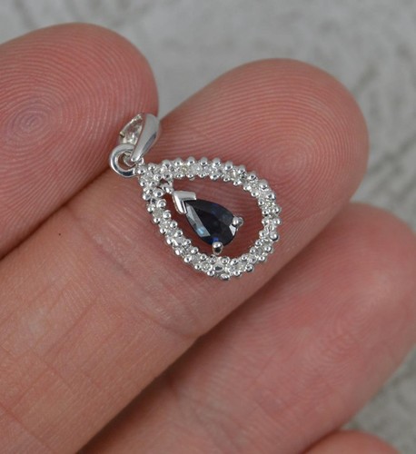 9 Karat Weißgold Blau Saphir und Diamant Birnentropfen Halo Cluster Anhänger