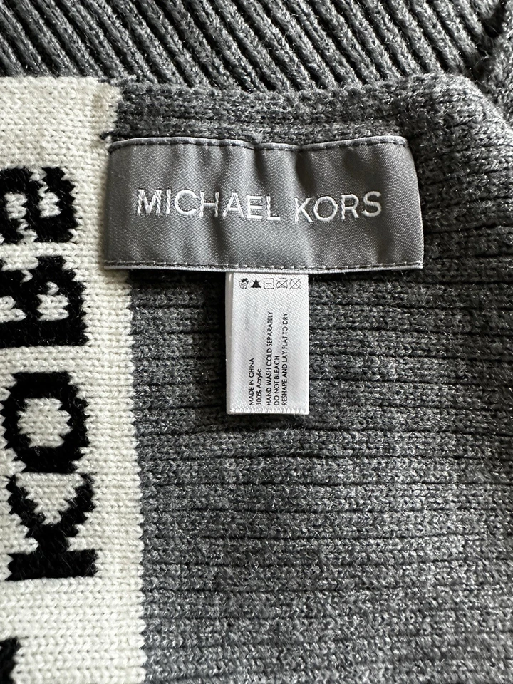 Cachecol Michael Kors cinza e preto com nervuras - Imagem 4 de 4