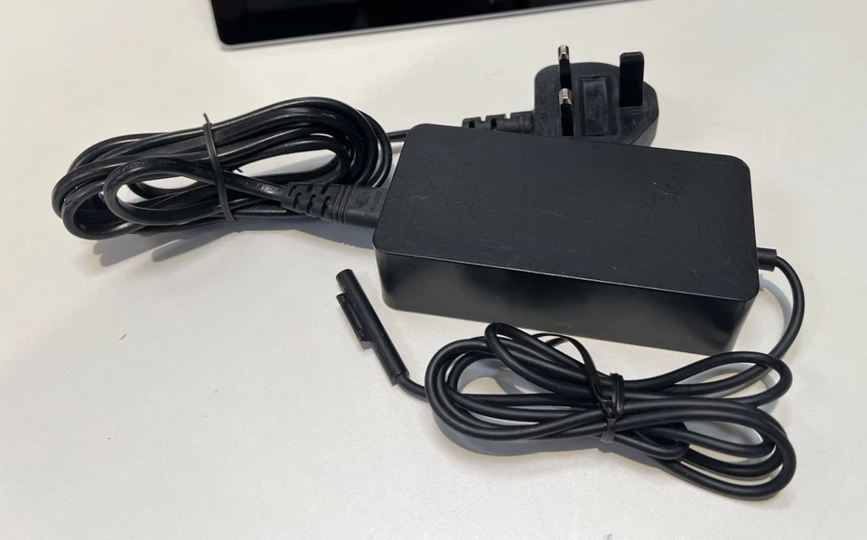 Microsoft Surface Pro 1796 (256GB SSD, Intel Core i5-7th, 2.60 GHz 8GB) Tablet - Image 2 of 4