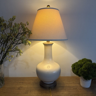 VINTAGE 2005 Visual Comfort Co. White Glossy Table Lamp OPEN BOX