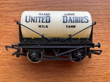 Hornby R009-20 OO Gauge Glass Lined UNITED DAIRIES Milk Tank WAGON.