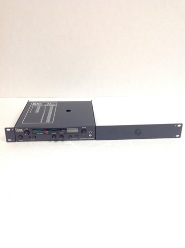 Transmisor FM estacionario Listen Technologies LT-800-072 72 MHz con orejas de rack - Imagen 2 de 12