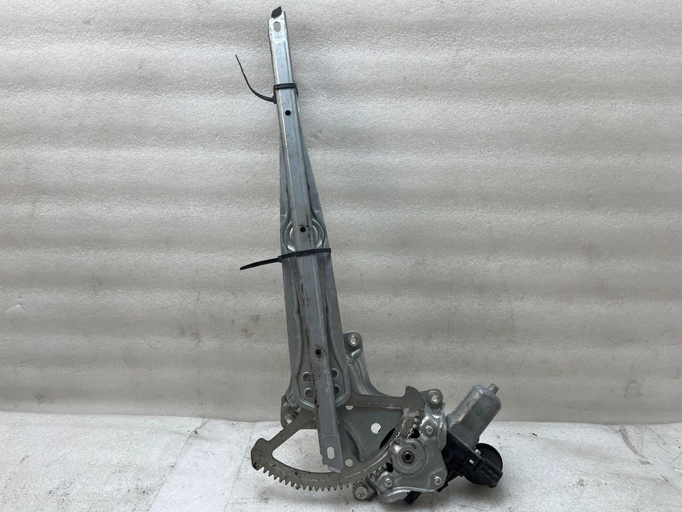 Оригинальный регулятор передней двери со стороны правого пассажира 2016 SCION IM - Изображение 3 из 4