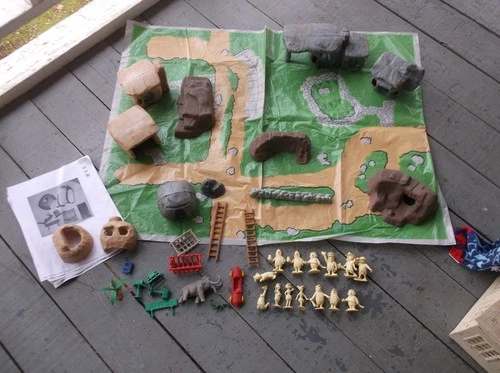 VINTAGE 1960s MARX FLINTSTONES PLAYSET WITH FIGURES,ROCK HOUSES AND PLAY MAT